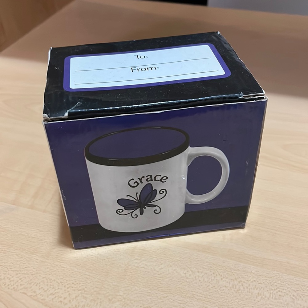 Purple grace mug with butterfly - Picture 1 of 3
